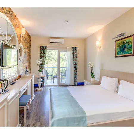 Queen Aphrodite Hotel 3*