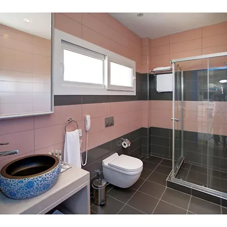 Queen Aphrodite Hotel 3*